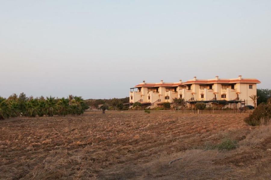 Balci Plaza Hotel And Balci Plaza Guest Bungalows Karpaz Peninsula Selenias Eksteriør bilde